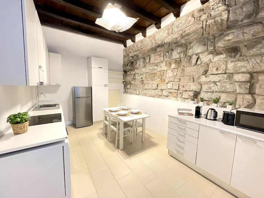 Tower Gombito'S Apartment Бергамо Экстерьер фото